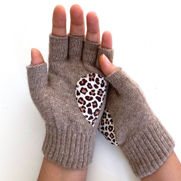 Handmade Womens Kids Knit Beige Fingerless LEOPARD PRINT HEART GLOVES - Picture 3 of 6